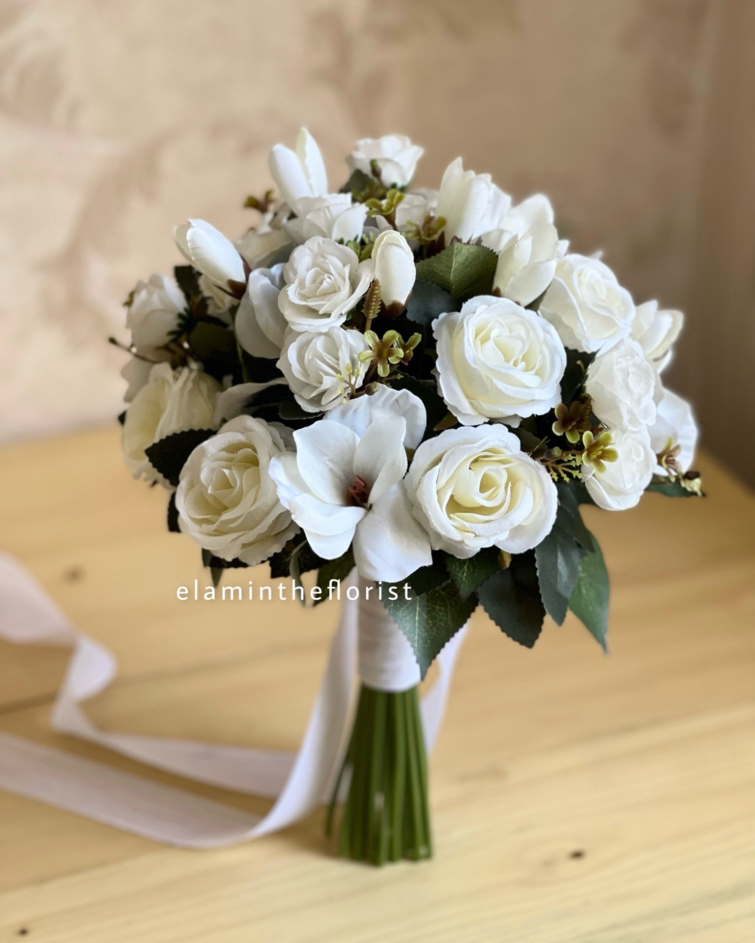  دسته گل رز و آلستر 
